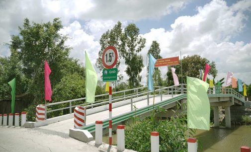 Grab và cộng đồng xây xong cây cầu “Xây cầu đến lớp” thứ 3 ở Tiền Giang