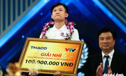 Đôi vớ của cha nâng bước chân con vào trận chung kết Olympia