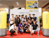 Realme Việt Nam tham gia ngày hội tân sinh 2 Đại học HUTECH và Văn Lang