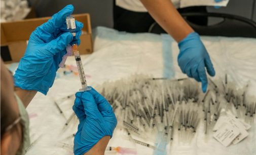 Thế giới đang ở cao điểm mới COVID-19