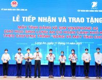 VNPT trao tặng hàng ngàn máy tính bảng đầu tiên cho học sinh hai tỉnh Đồng Nai và Long An