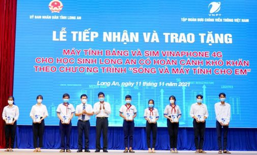 VNPT trao tặng hàng ngàn máy tính bảng đầu tiên cho học sinh hai tỉnh Đồng Nai và Long An
