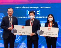 Huawei Việt Nam trao tặng 100 bộ trạm sạc dự phòng di động cho các điểm trường vùng sâu, vùng xa