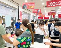 Khuyến mại cuối tuần cho điện thoại, laptop, phụ kiện công nghệ