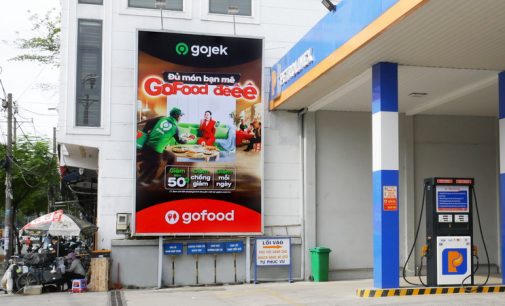 Gojek đưa tiếng rao truyền thống vào biển quảng cáo tĩnh ngoài trời phát ra tiếng nói đầu tiên tại Việt Nam