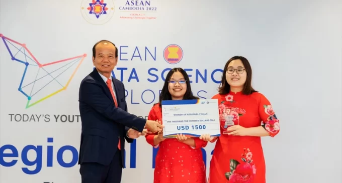 Hai nữ sinh viên Việt Nam vô địch Cuộc thi Nhà Khám phá Khoa học Dữ liệu ASEAN DSE 2022