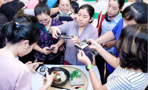 Xiaomi Việt Nam tặng 100 chiếc smartphone cho các phụ nữ lập nghiệp ngành ăn uống trên nền tảng số