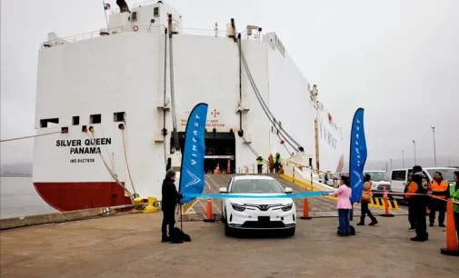 999 chiếc xe ôtô điện VinFast đầu tiên cập cảng California và VinFast nhận giấy phép bán hàng tại Mỹ