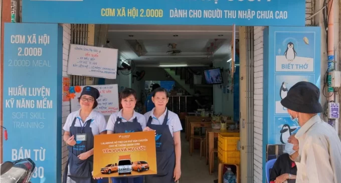 Lalamove Việt Nam cùng Quỹ Bông Sen hỗ trợ các quán cơm xã hội Yên vui & Nụ cười
