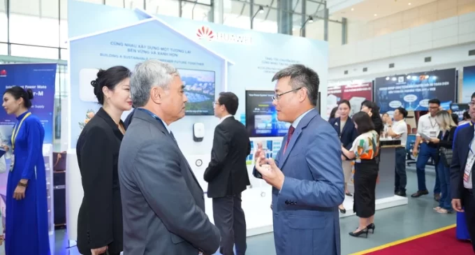 Huawei đề xuất các giải pháp năng lượng mặt trời cho Việt Nam tại Vietnam Industry 4.0 Summit 2023