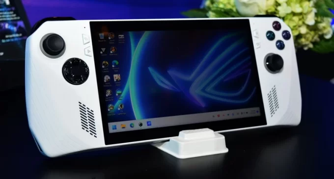 Máy chơi game cầm tay ASUS ROG Ally mở bán chính thức tại Việt Nam