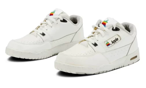 Đôi giày thể thao Apple chào bán với giá 50.000 USD