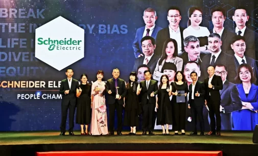 Schneider Electric Việt Nam nhận giải thưởng Lãnh đạo Xuất sắc 2023 với mô hình Lãnh đạo Phát triển Con người trong thế giới số