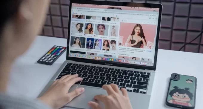 Giảm giá MacBook Air M1 và iPad Gen 9 cho mùa tựu trường