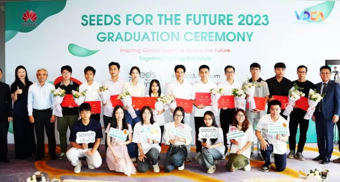 40 sinh viên Việt Nam hoàn thành chương trình đào tạo Hạt giống cho Tương lai 2023 do Huawei tổ chức
