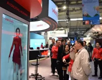 Việt Nam đi ra thế giới trên cỗ xe công nghệ