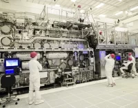 Intel lắp đặt hệ thống máy quang khắc siêu cực tím công nghệ High NA EUV đầu tiên trong ngành sản xuất chip bán dẫn