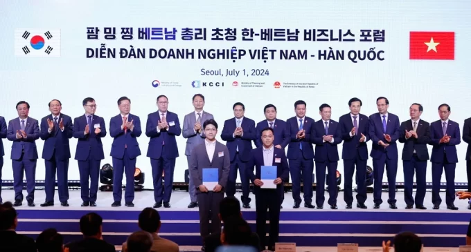 CMC trao biên bản ghi nhớ hợp tác cho các đối tác Hàn Quốc tại Diễn đàn Doanh nghiệp Việt Nam – Hàn Quốc ở Seoul