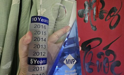 Mừng cậu em vượt qua cái mốc 10 năm liền nhận giải thưởng Microsoft MVP