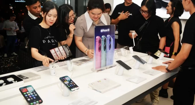 FPT Shop và F.Studio by FPT mở bán iPhone 16 Series trên toàn quốc và giao gần 1.000 máy trong đêm