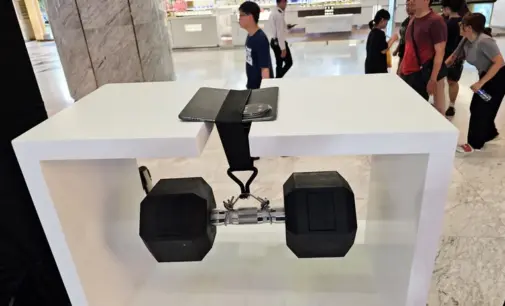 Smartphone 2025 bền bỉ từ phần cứng tới phần mềm