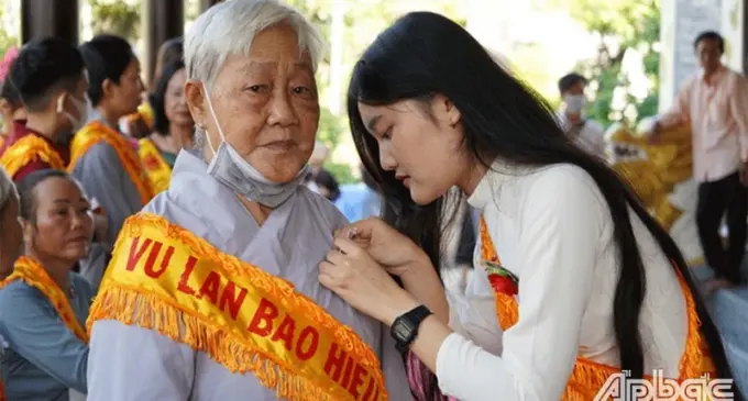 Rằm tháng Bảy Vu Lan báo hiếu và xá tội vong nhân