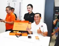 FPT Shop giao hàng và mở bán dòng iPhone 17 Series