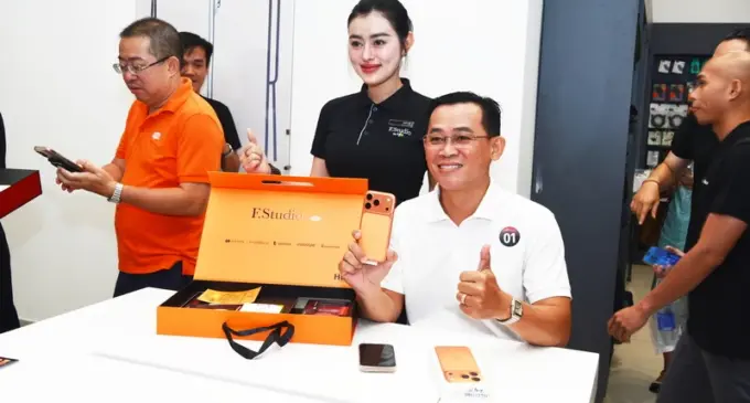 FPT Shop giao hàng và mở bán dòng iPhone 17 Series