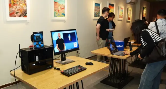 Intel Việt Nam trình diễn các tính năng thực tế của AI PC dành cho người dùng phổ thông