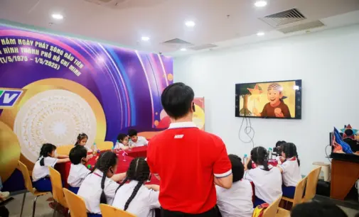 Lần đầu tiên trẻ em khiếm thị được “xem” chương trình truyền hình với “Trung Thu Sáng Lòng Em” của HTV