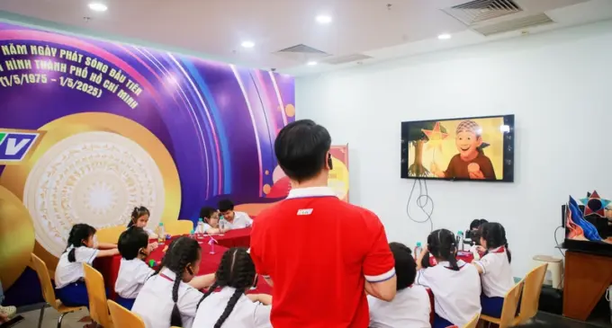 Lần đầu tiên trẻ em khiếm thị được “xem” chương trình truyền hình với “Trung Thu Sáng Lòng Em” của HTV