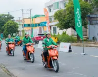 Grab Việt Nam và Dat Bike hợp tác hỗ trợ tài xế công nghệ chuyển đổi xanh với xe máy điện