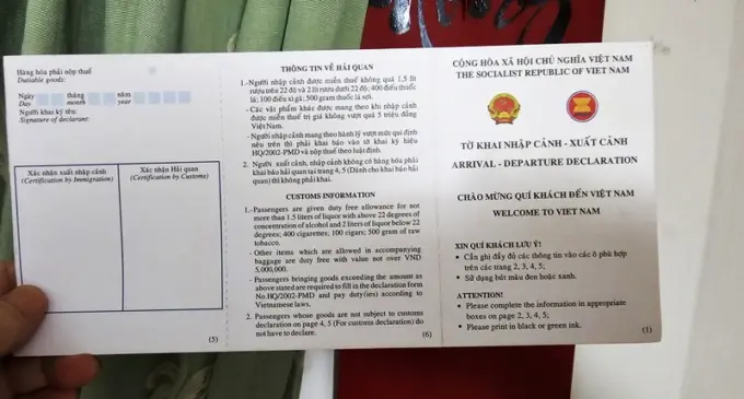 Nhớ lại thời phải xài tờ khai xuất nhập cảnh
