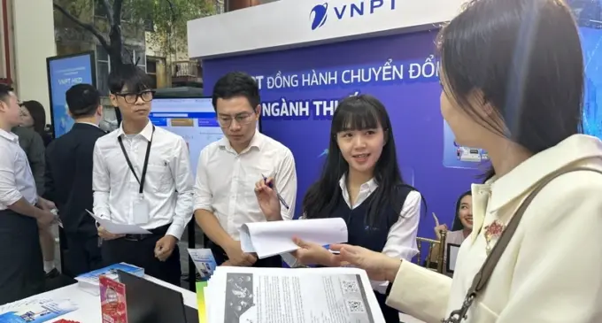 Tập đoàn VNPT và ngành Thuế đồng hành cùng hộ kinh doanh trong “60 ngày cao điểm” chuyển đổi thuế khoán sang kê khai thuế
