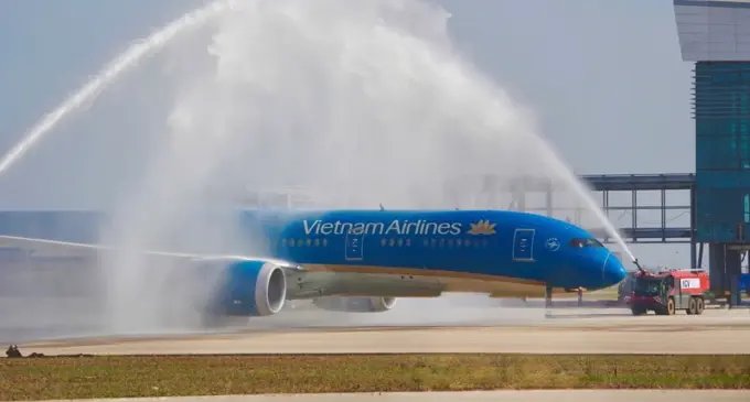 Sân bay quốc tế Long Thành LTH đón chuyến bay chở khách đầu tiên