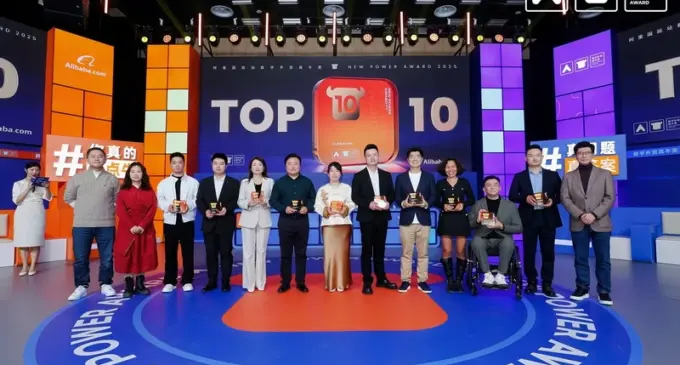 Doanh nghiệp xuất khẩu Việt Nam V.Kaus đạt Top 10 Toàn cầu tại giải thưởng New Power Award 2025 của Alibaba.com