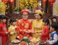 Tết này, cha mẹ có thể bị phạt vì lấy tiền lì xì của con