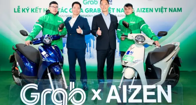 Grab Việt Nam hợp tác với AIZEN Việt Nam hỗ trợ đối tác tài xế Grab thuê xe máy điện