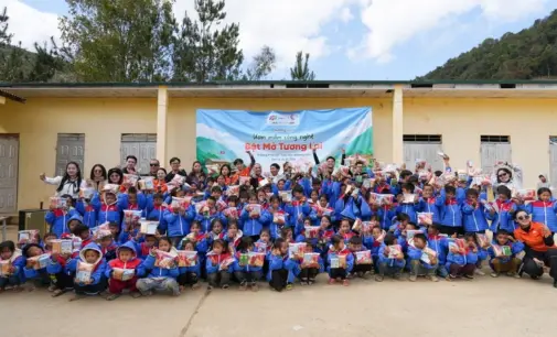 FPT Shop tặng quà Tết công nghệ cho học sinh vùng biên Sơn La