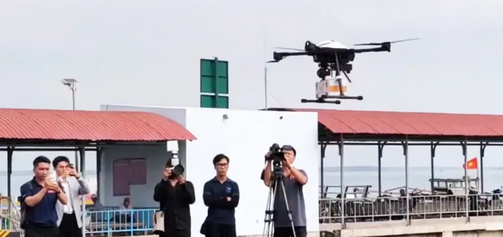 TP.HCM khai trương loại hình vận chuyển bưu chính bằng thiết bị bay không người lái (UAV)