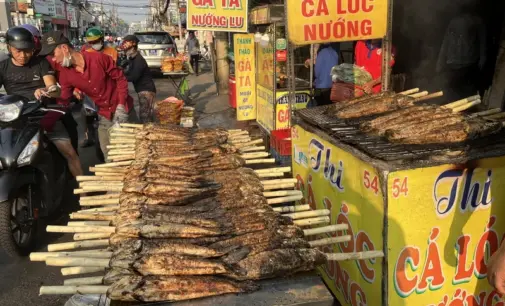 Cá lóc nướng trui cúng Vía Thần Tài