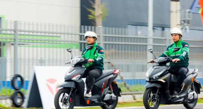 Grab tiếp tục hỗ trợ đối tác tài xế xe xăng và xe điện trên cả nước