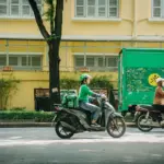 Grab Việt Nam hỗ trợ đối tác tài xế xe xăng và xe điện tuần thứ tư liên tiếp trong tình hình biến động giá xăng