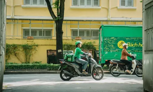 Grab Việt Nam hỗ trợ đối tác tài xế xe xăng và xe điện tuần thứ tư liên tiếp trong tình hình biến động giá xăng