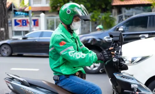 Grab Việt Nam tiếp tục hỗ trợ đối tác tài xế tuần thứ năm liên tiếp trong tình hình giá xăng biến động