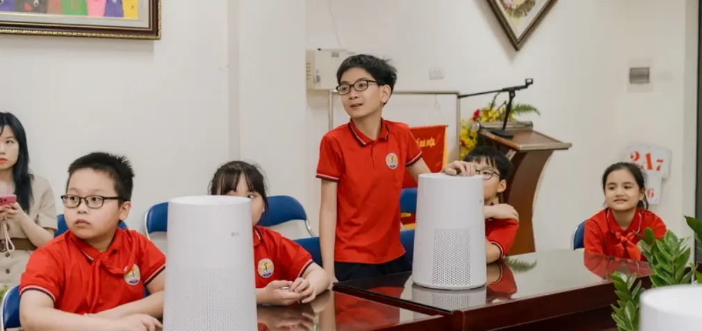 LG Việt Nam trao tặng 70 máy lọc không khí cho 3 trường học tại Hà Nội