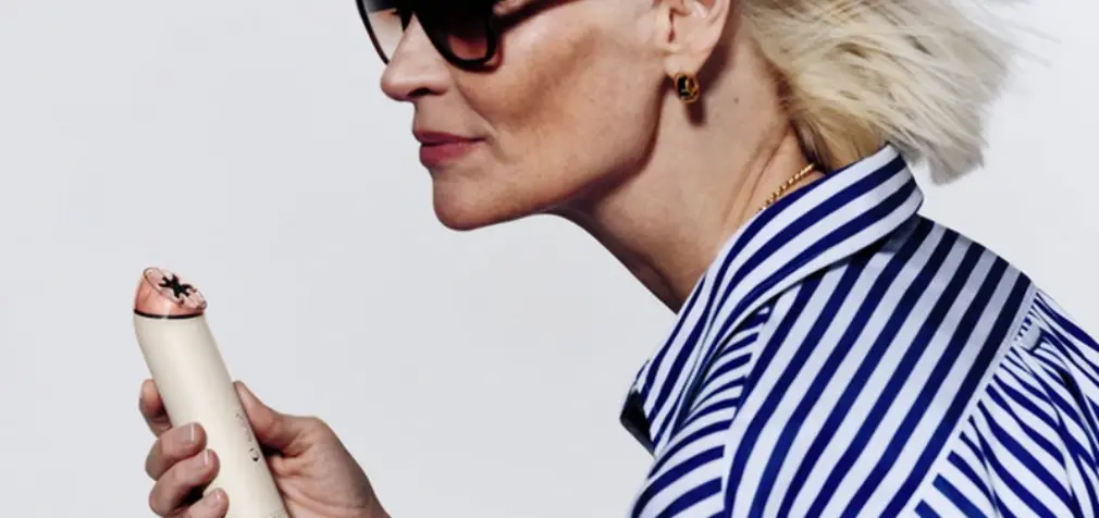 Dyson ra mắt quạt cầm tay đầu tiên HushJet Mini Cool Fan với sức gió mạnh mẽ