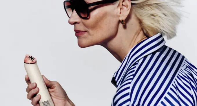 Dyson ra mắt quạt cầm tay đầu tiên HushJet Mini Cool Fan với sức gió mạnh mẽ