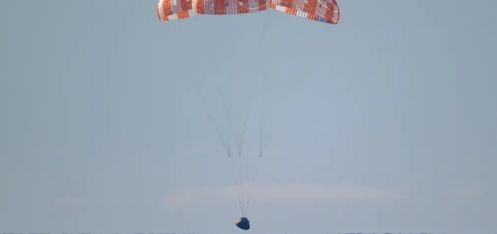 Phi vụ Artemis II bay ngang Mặt trăng trở về Trái đất an toàn