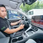 Grab Việt Nam và Tasco Auto hợp tác toàn diện giúp tài xế chuyển sang xe điện